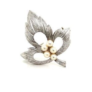 Mikimoto Estate Akoya Pearl Leaf Brooch Pin Sterling Silver 4.5 mm M296